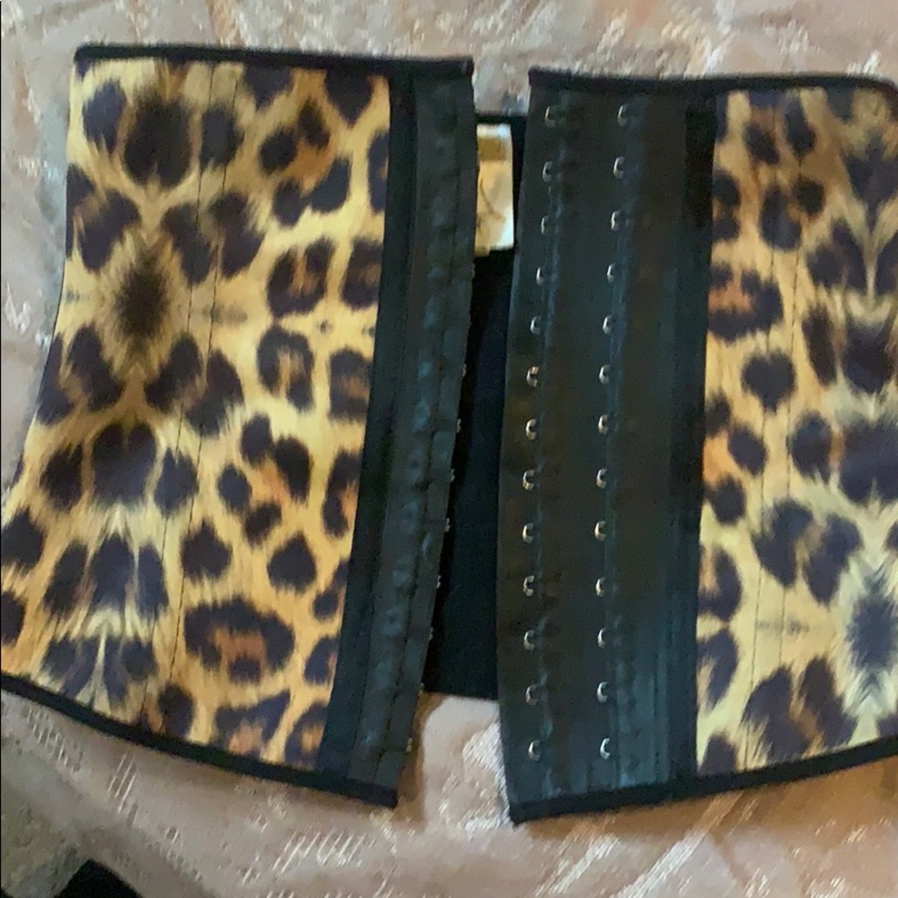 Waist trainer